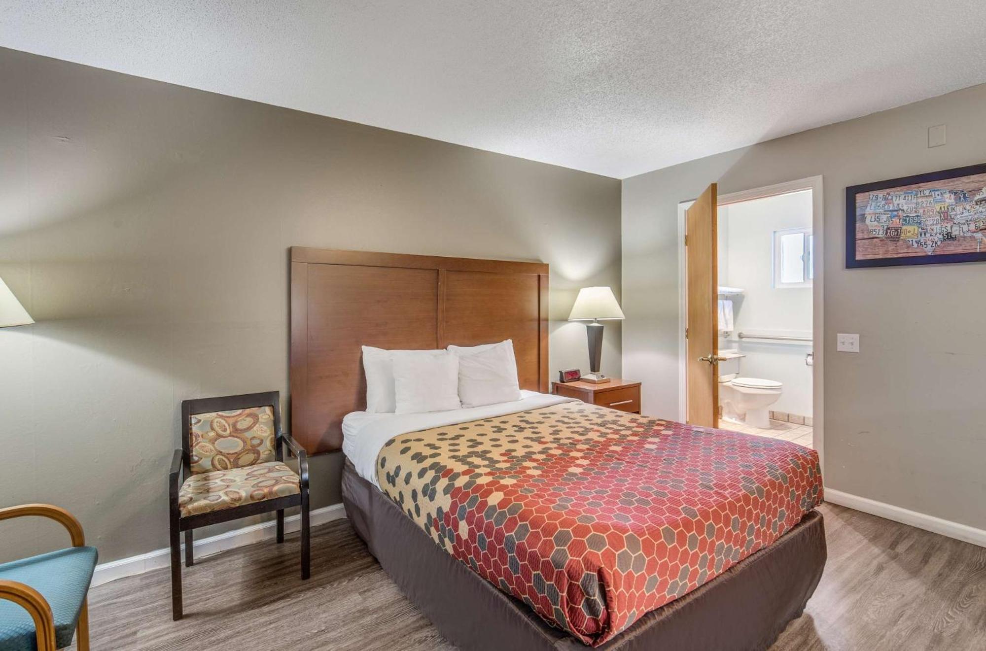 אירקה Econo Lodge Inn & Suites מראה חיצוני תמונה