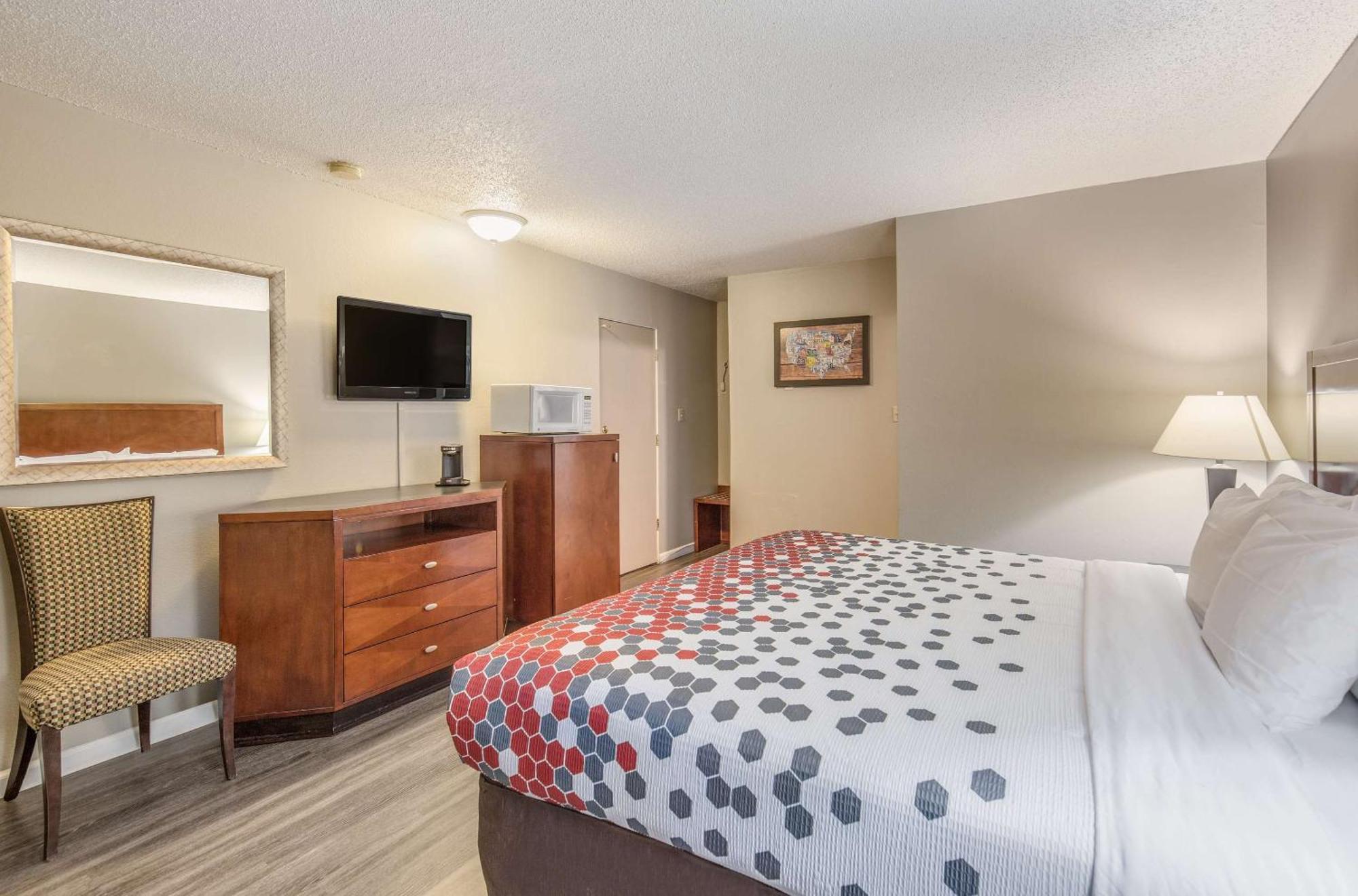 אירקה Econo Lodge Inn & Suites מראה חיצוני תמונה