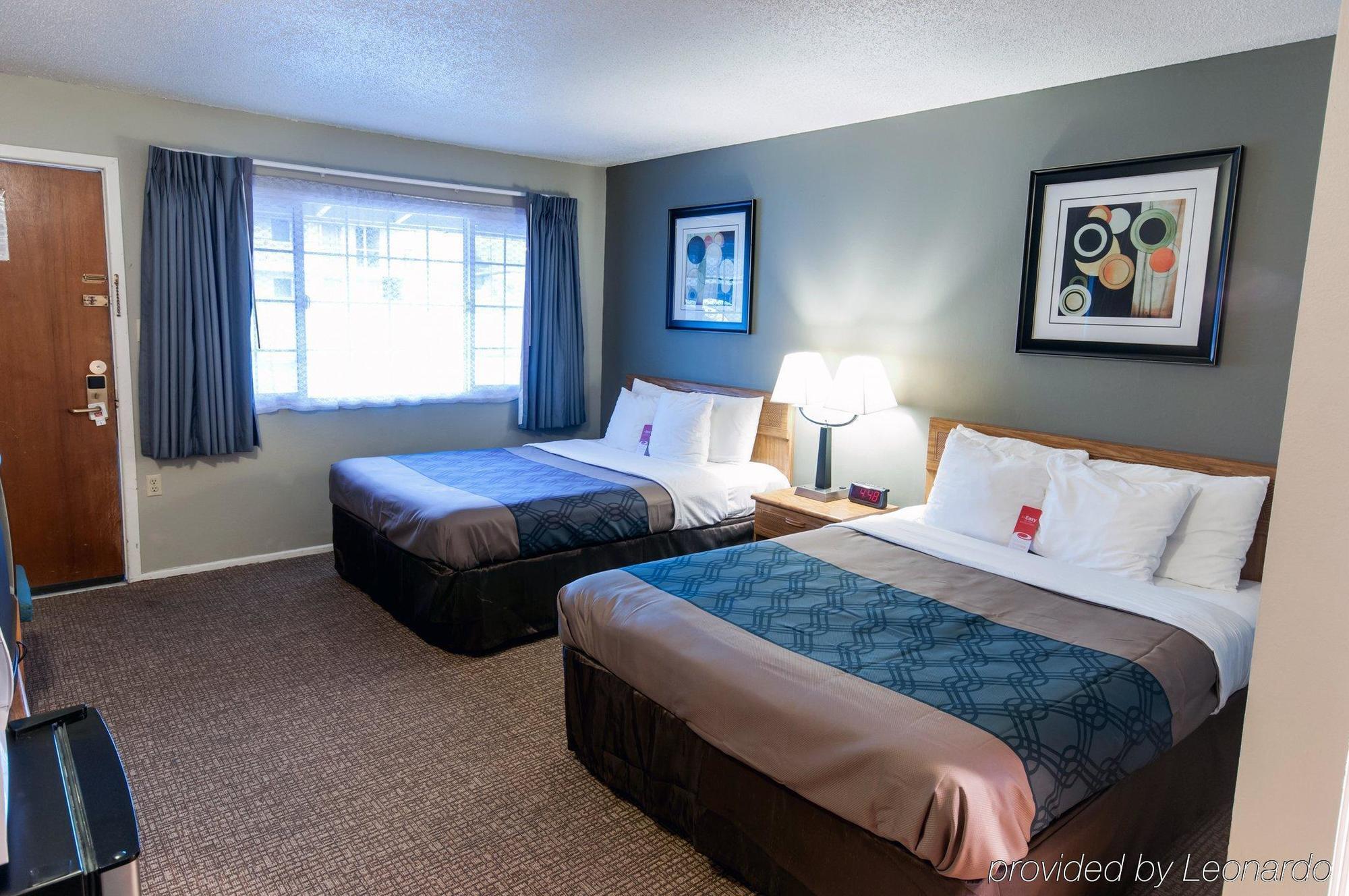 אירקה Econo Lodge Inn & Suites מראה חיצוני תמונה