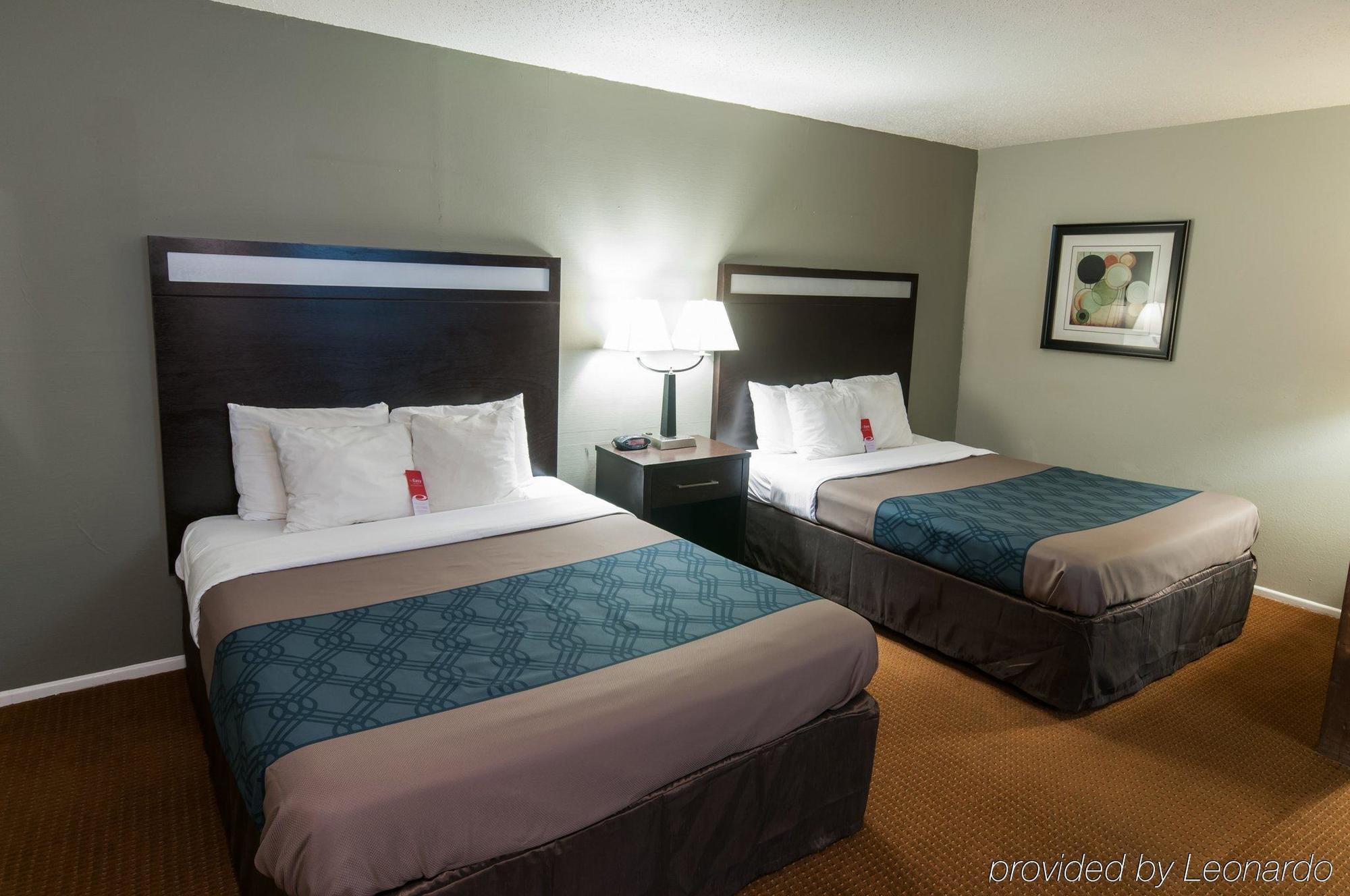 אירקה Econo Lodge Inn & Suites מראה חיצוני תמונה