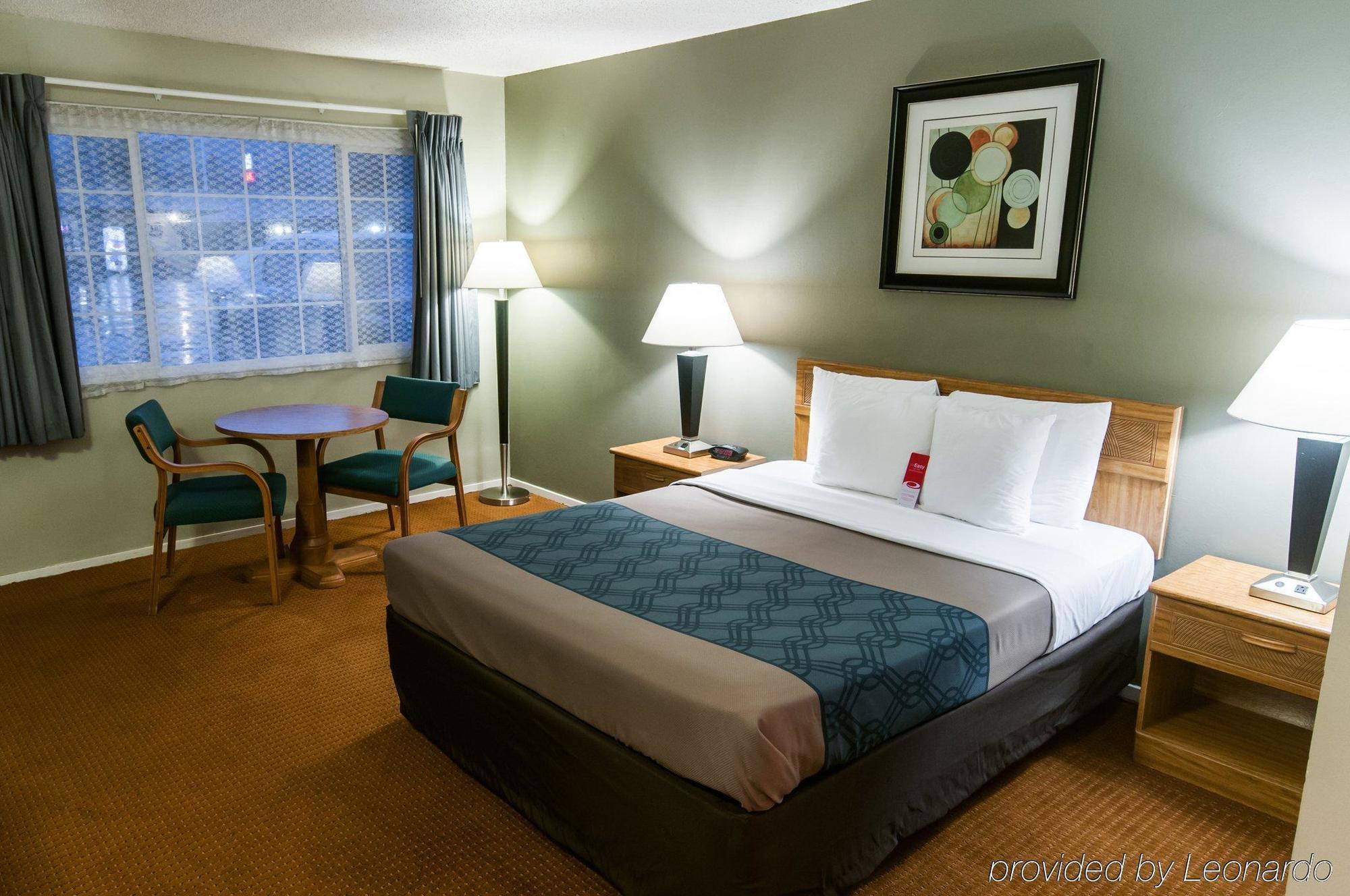 אירקה Econo Lodge Inn & Suites מראה חיצוני תמונה