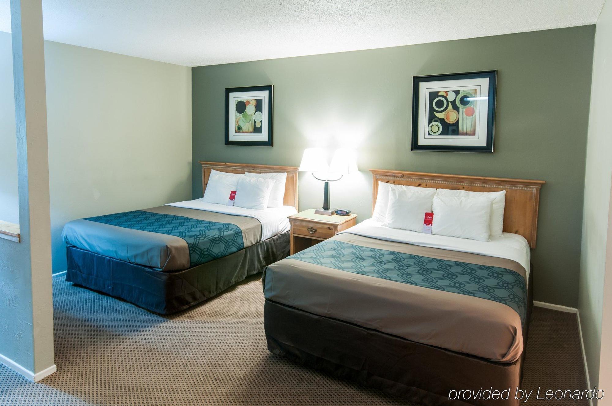 אירקה Econo Lodge Inn & Suites מראה חיצוני תמונה