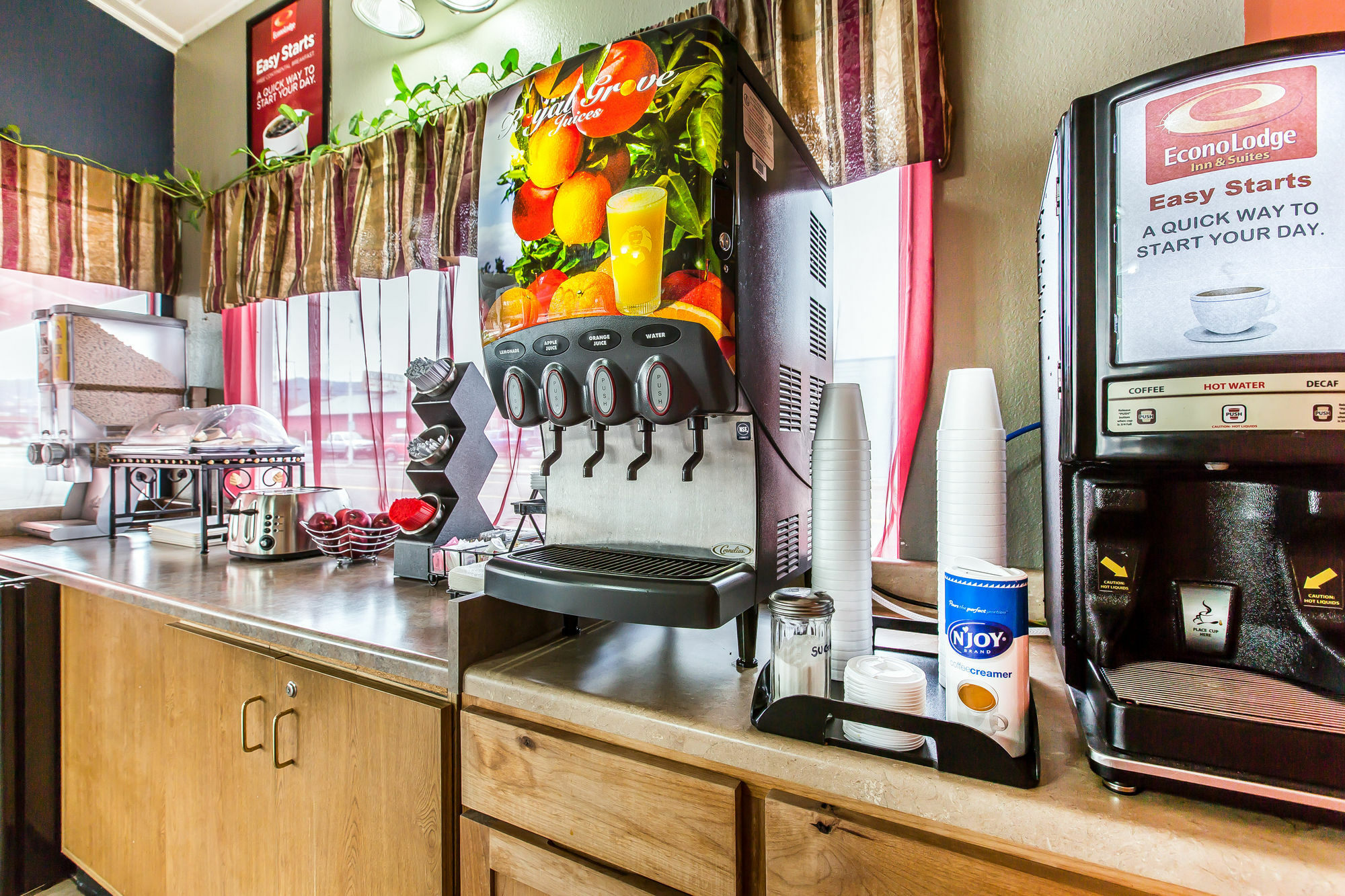 אירקה Econo Lodge Inn & Suites מראה חיצוני תמונה